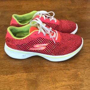 Skechers GOwalk 4 Size 6 (A1)